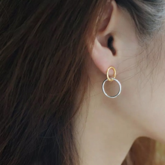 NEW Two Tone Double Interlocking Circle Earrings - Picture 4 of 6
